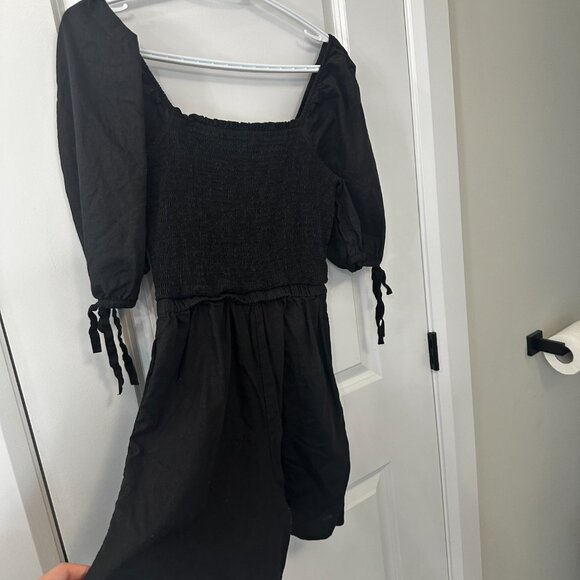 RW&CO Black Puff Sleeve Smocked Romper – XS - Picture 3 of 4